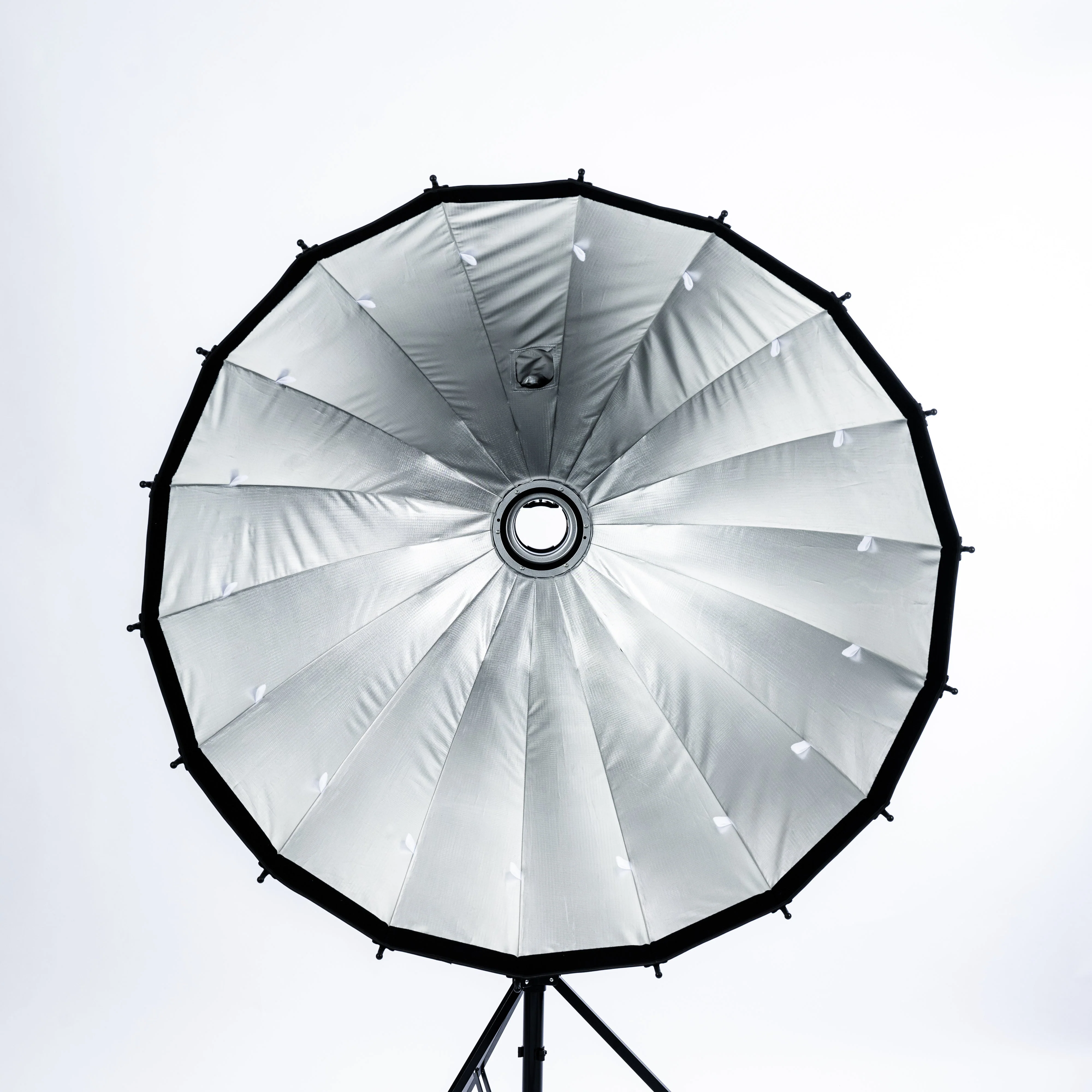 Cheetah Stand QPB-48 Deep Parabolic Softbox - Image 10