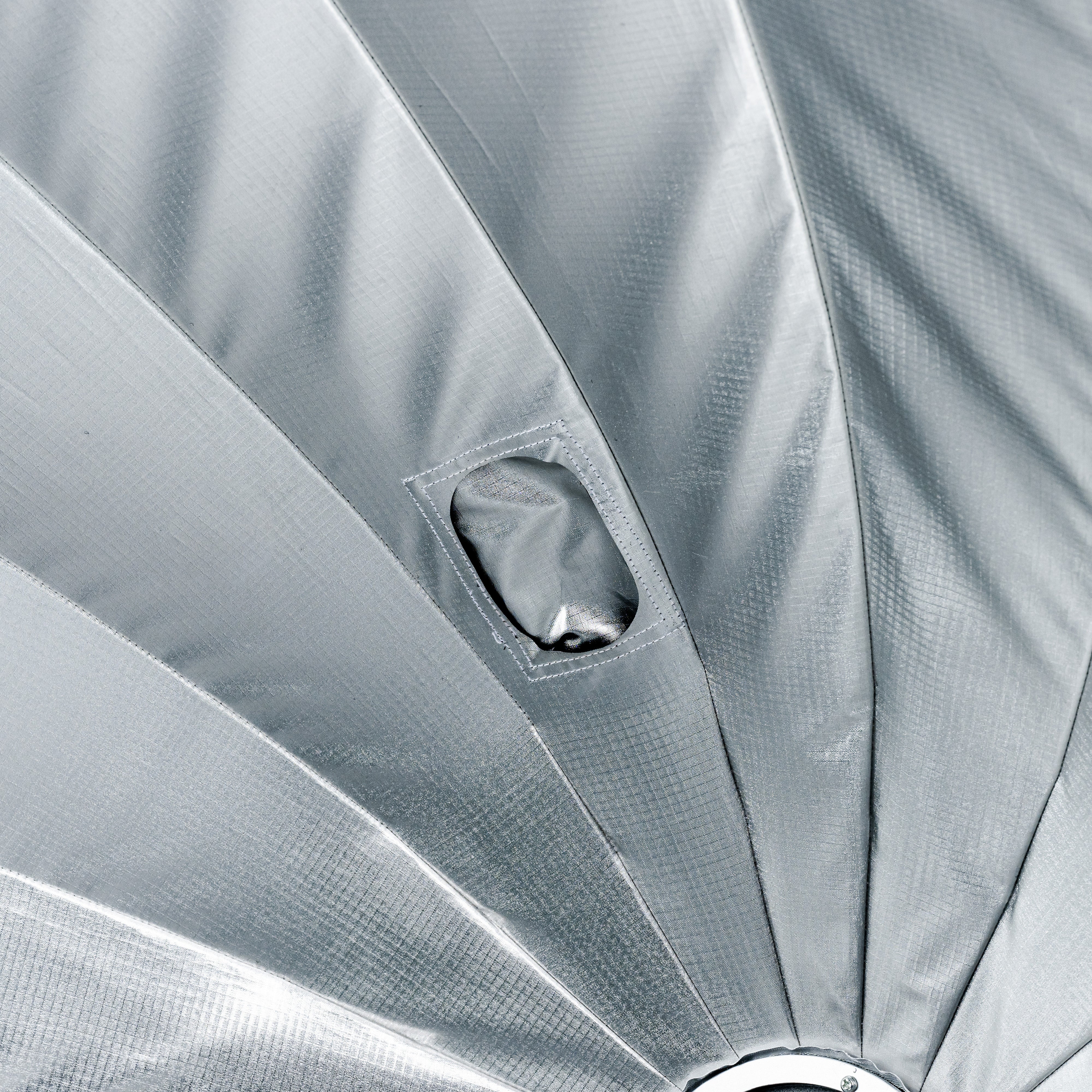 Cheetah Stand QPB-48 Deep Parabolic Softbox - Image 5